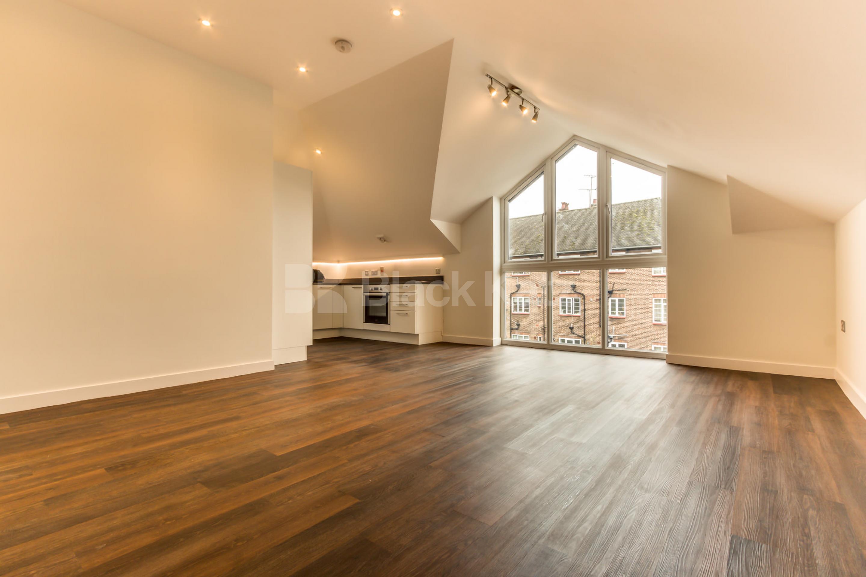 			Stunning Top Floor Property !, 2 Bedroom, 1 bath, 1 reception Apartment			 Forest Walk, Muswell Hill N10